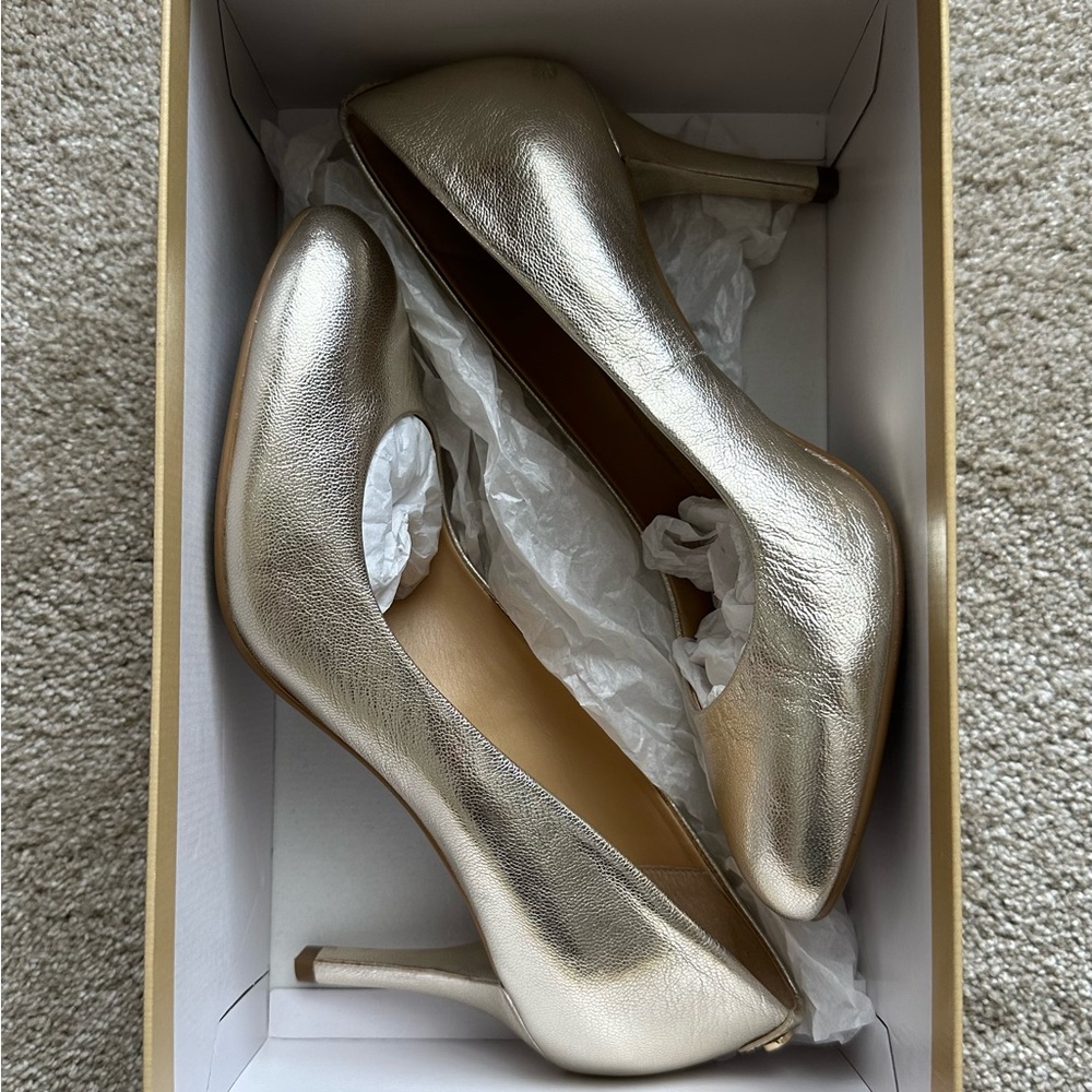 COPY - Michael Kors ✨ 8M Pale Gold ✨ Flex Pump 💫 - Picture 7 of 8
